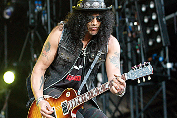 Slash tocando guitarra solo